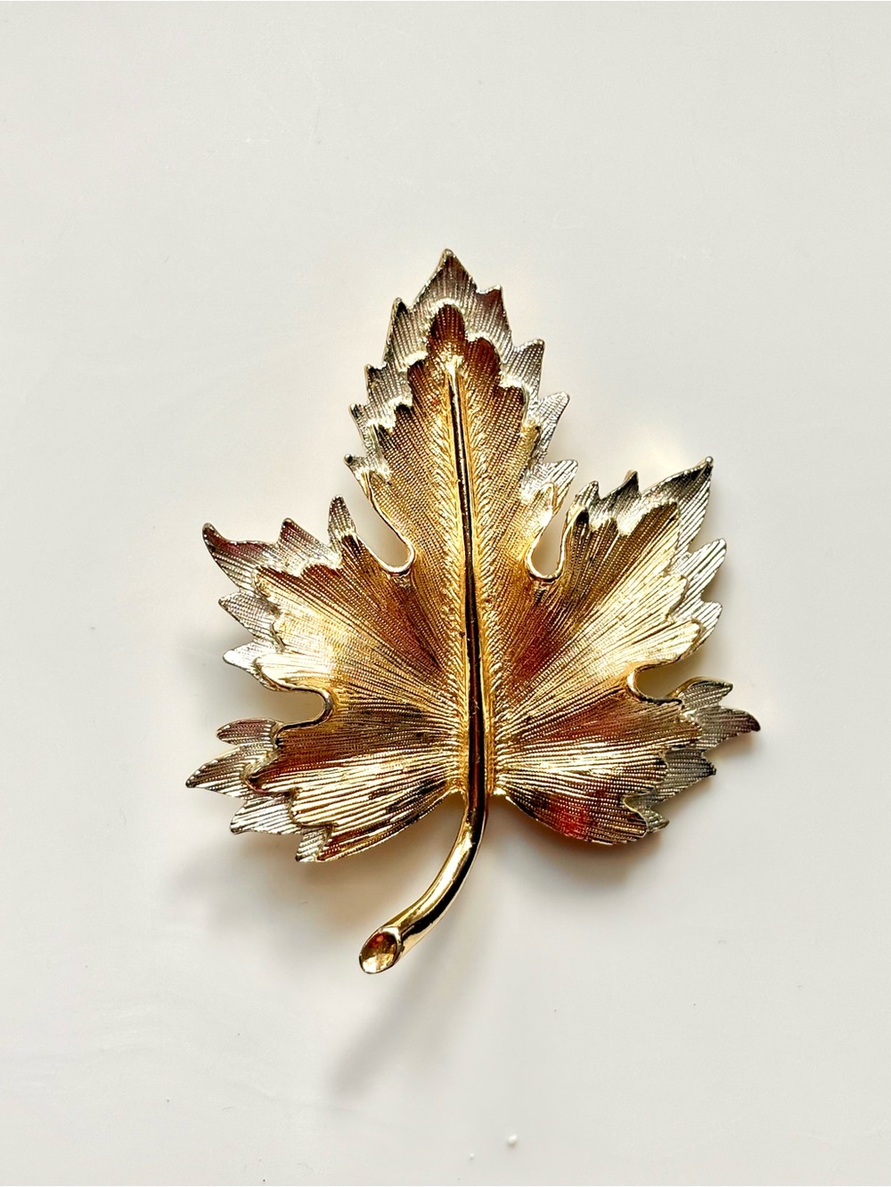 Vintage Sarah Coventry Nature's Choice maple leaf brooch